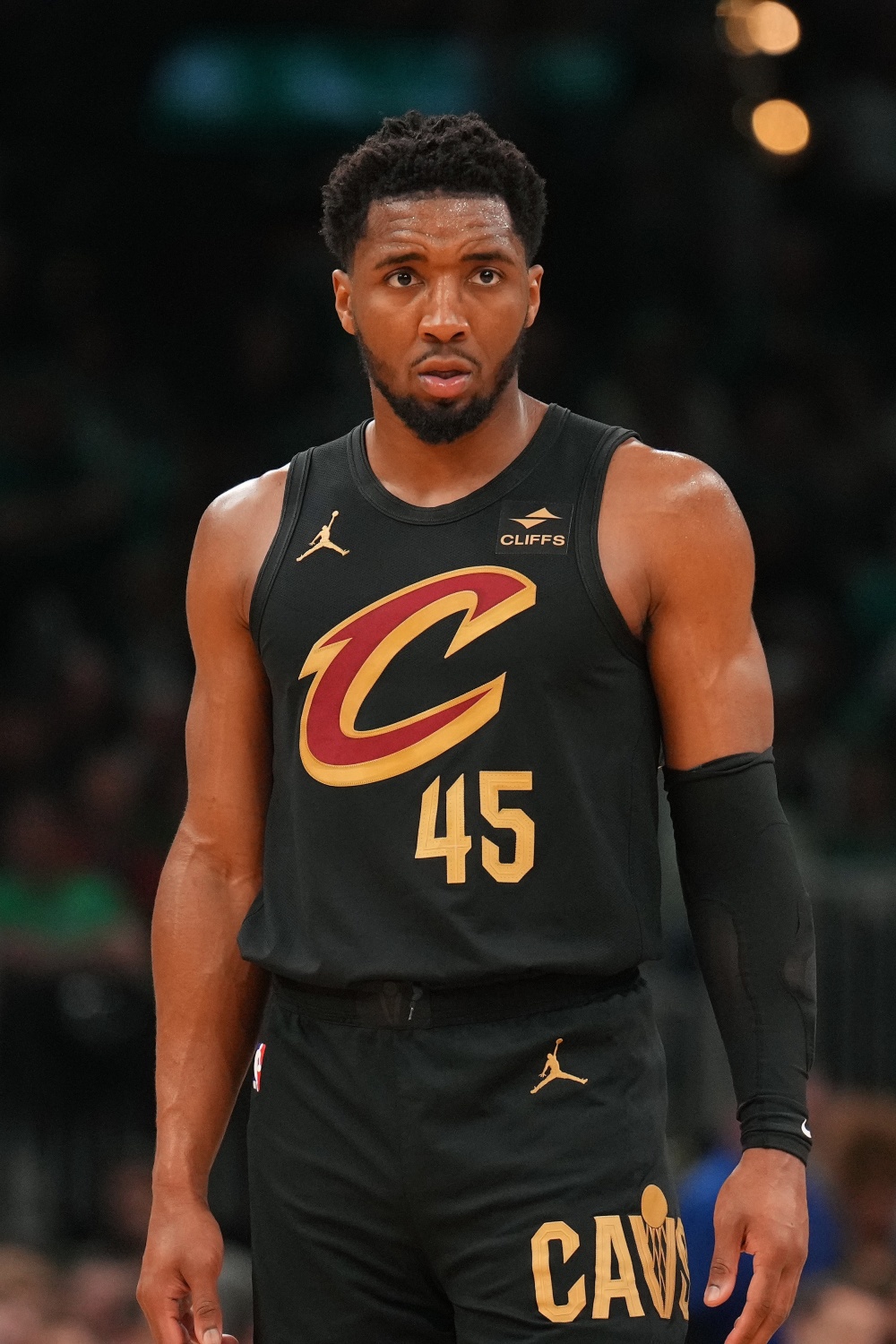 而是观察球