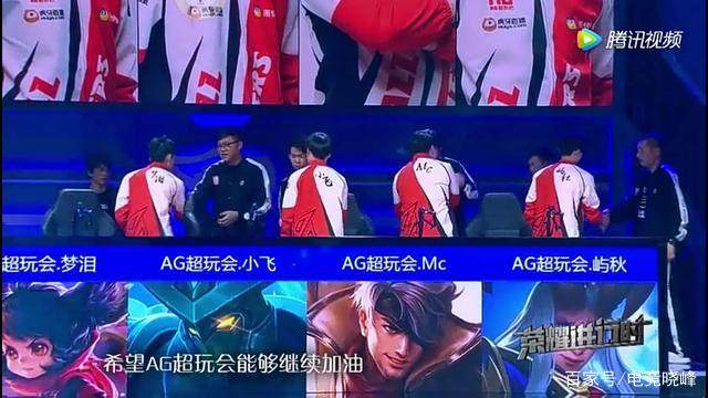 前场逼抢触
